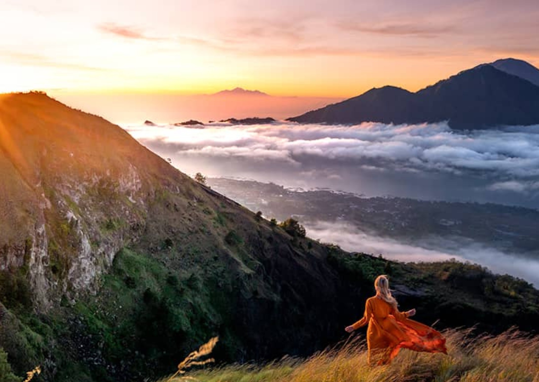 Východ slunce na sopce Mt. Batur
